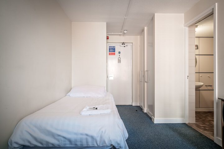 Room 21 of 83