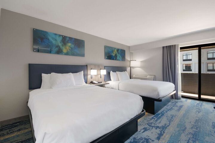 1 Queen Bed Accessible (6 of 24)