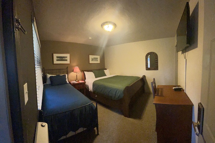 1 Queen Bed (15 of 47)