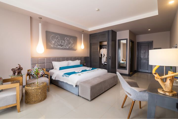 Room 27 of 165