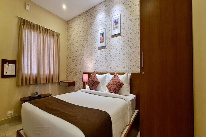 Room 5 of 19