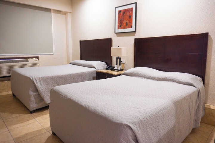 Room 28 of 106