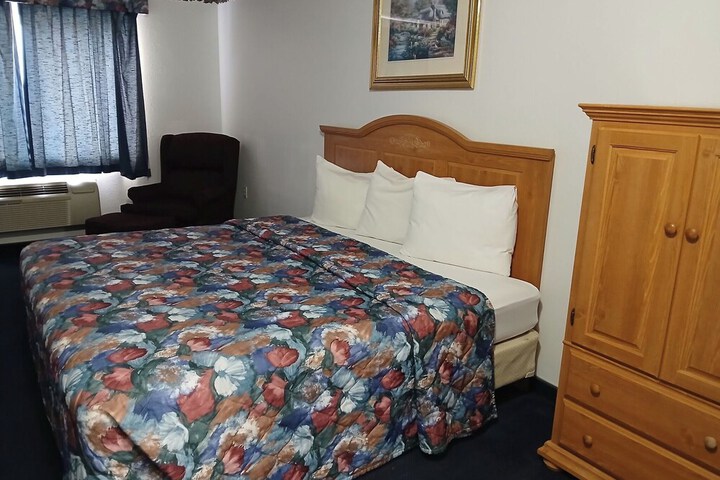 Room 2 of 5