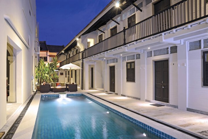 Hotel Pool