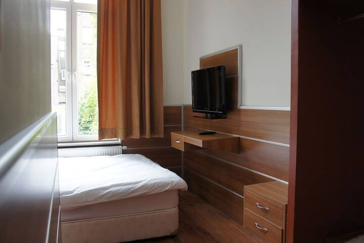 Room 7 of 25