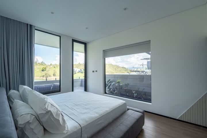 Room 45 of 159