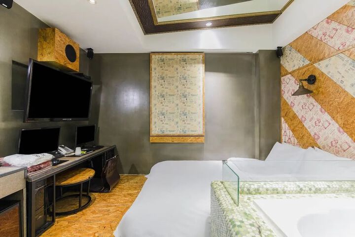 Room 33 of 41