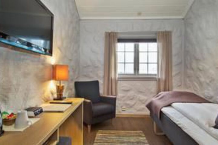 Room 26 of 106