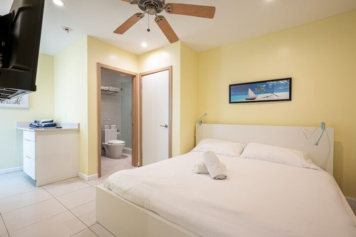 Room 2 of 76