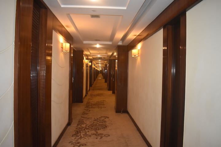 Ballroom/Hall 26 of 33