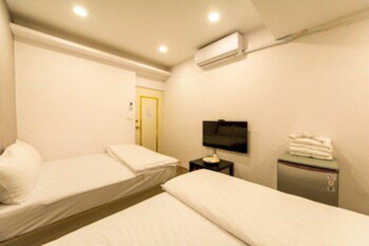 Room 5 of 44