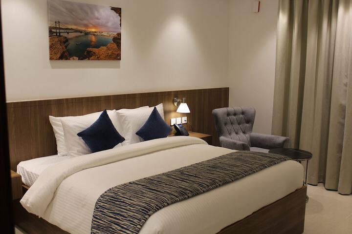 Room 4 of 17