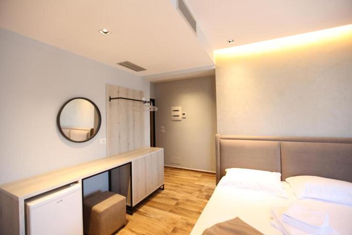 Room 91 of 143