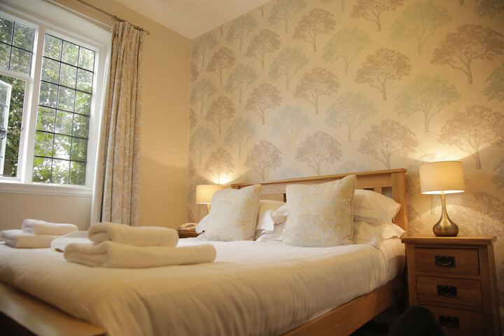Room 25 of 136