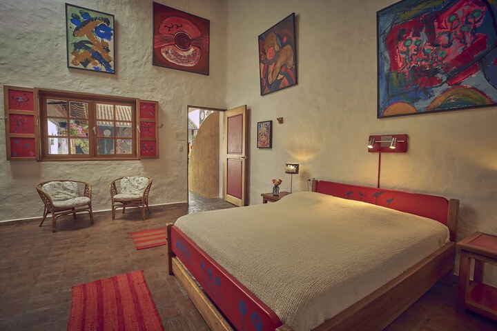 Room 13 of 36