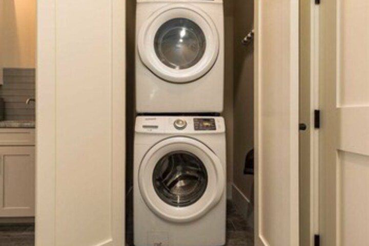 Laundry 28 of 48