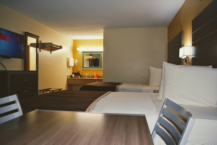 2 Double Beds (5 of 9)