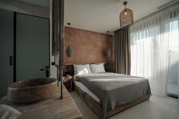 Room 25 of 84