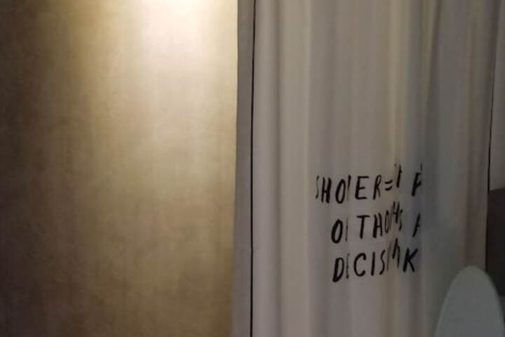 Room 12 of 22
