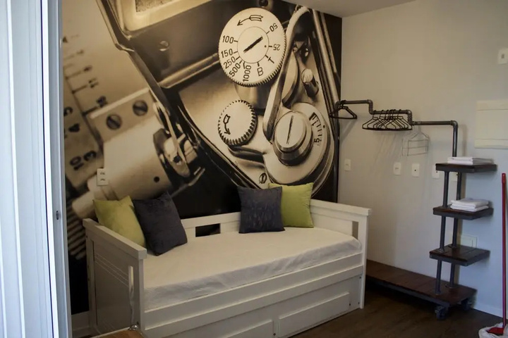 Room 6 of 17