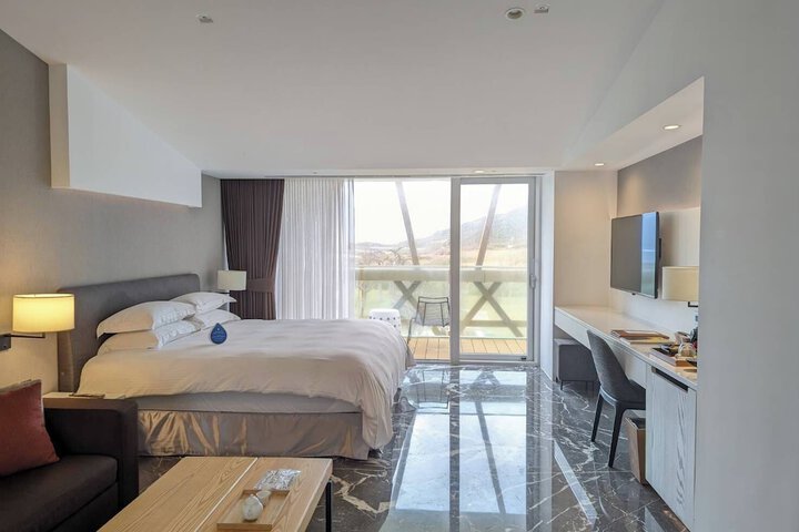 Room 19 of 90