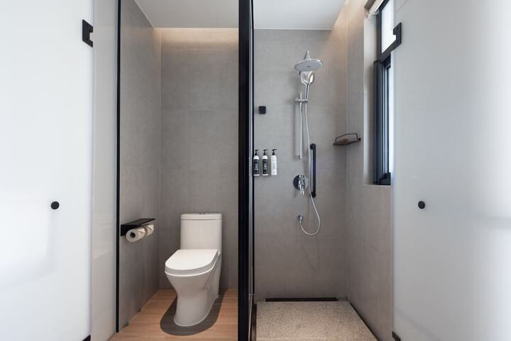 Room 6 of 13