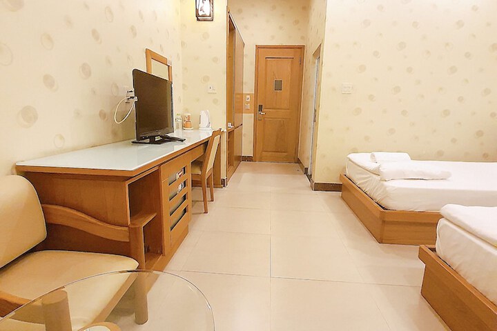 Room 15 of 36