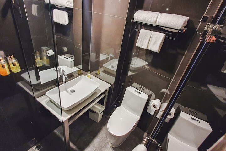 Room 70 of 98