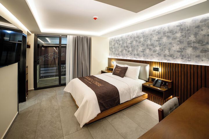 Room 6 of 19