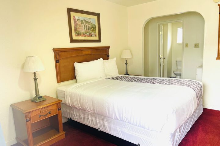 Comfort Queen Bed (2 of 9)
