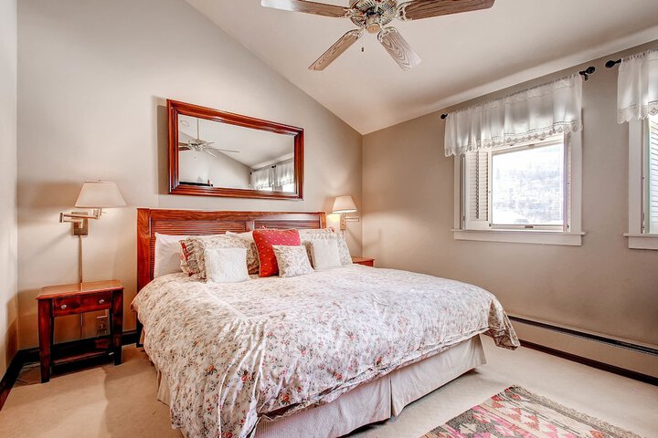 Centennial 2 Bedroom Condo Unit no. 25 in Beavercreek, CO