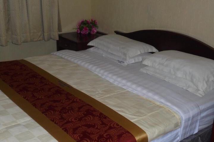Room 4 of 13