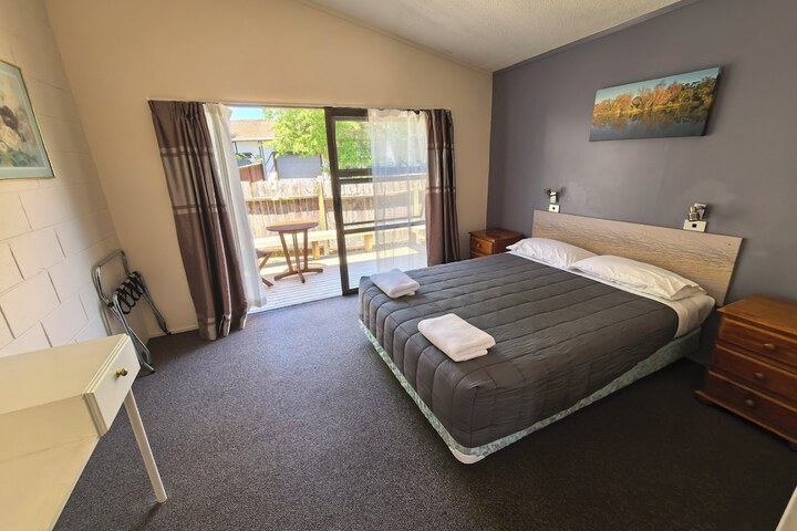 Room 14 of 76