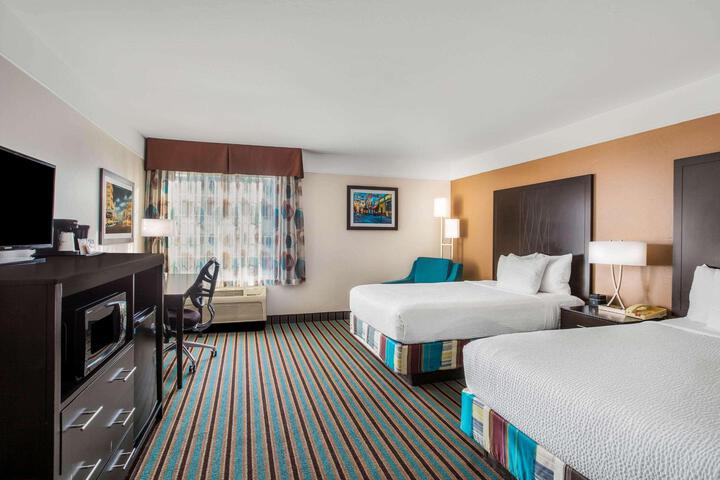 2 Double Beds (1 of 4)
