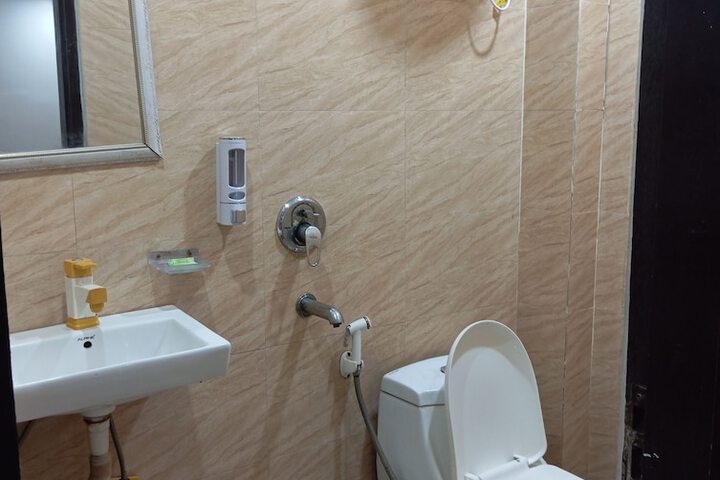 Room 30 of 33
