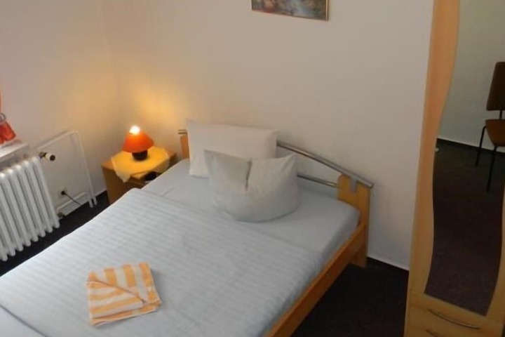 Room 4 of 50