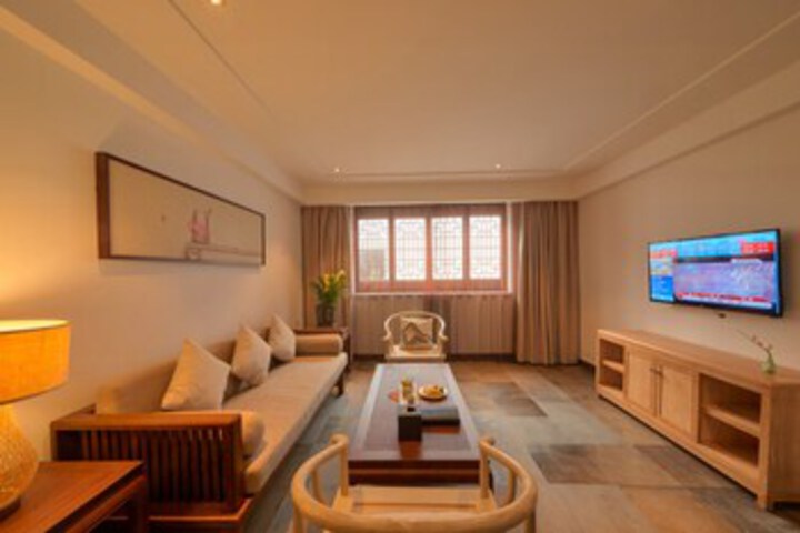 Room 53 of 63
