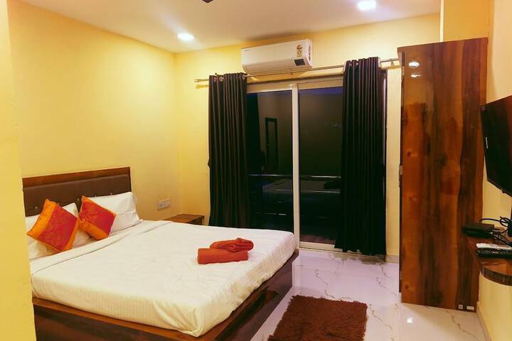 Room 4 of 16