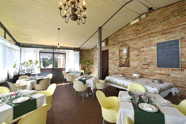 Dining 52 of 103