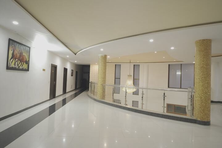 Ballroom/Hall 45 of 52