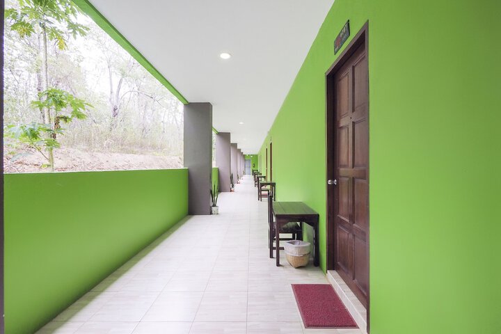 Ballroom/Hall 33 of 61