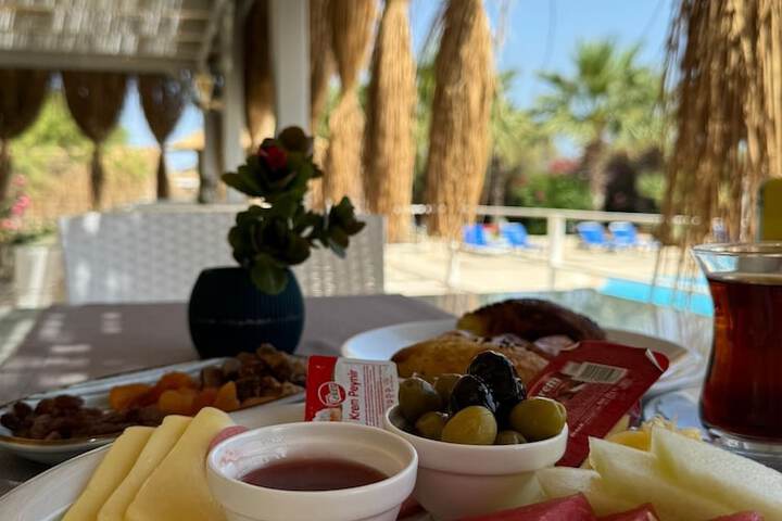 Breakfast/Coffee Service 60 of 131