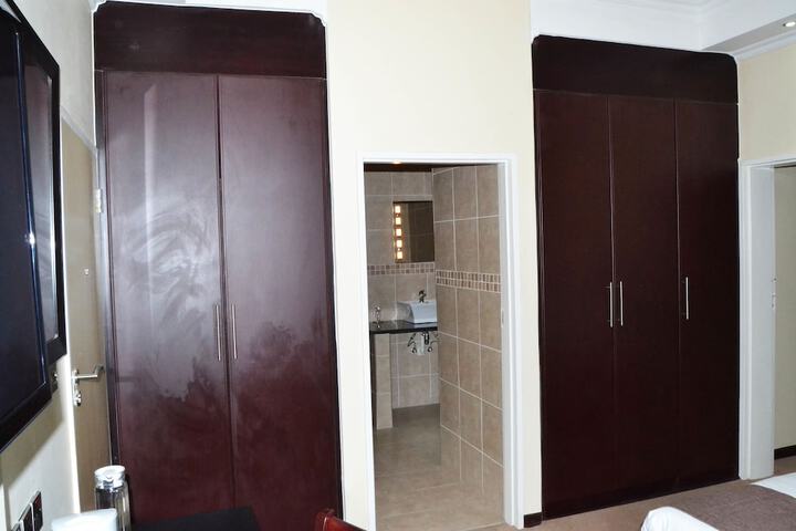 Room 9 of 82