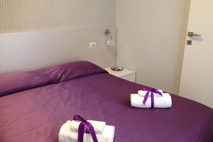 Room 5 of 32