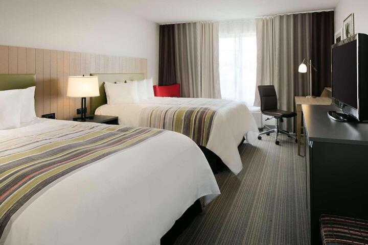 2 Queen Beds (3 of 5)