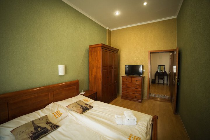Room 13 of 35