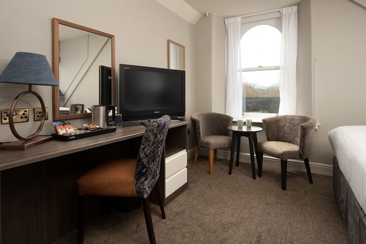 Room 11 of 48