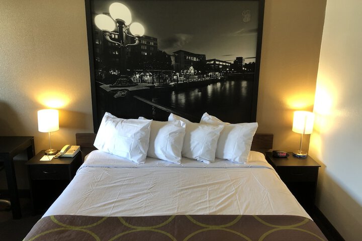Room 5 of 32
