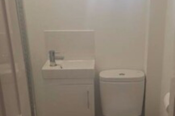 Room 6 of 32