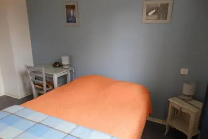 Room 4 of 8